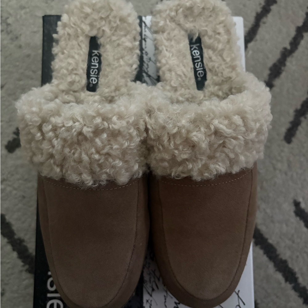 Kensie Tan and Cream Fuzzy Slippers